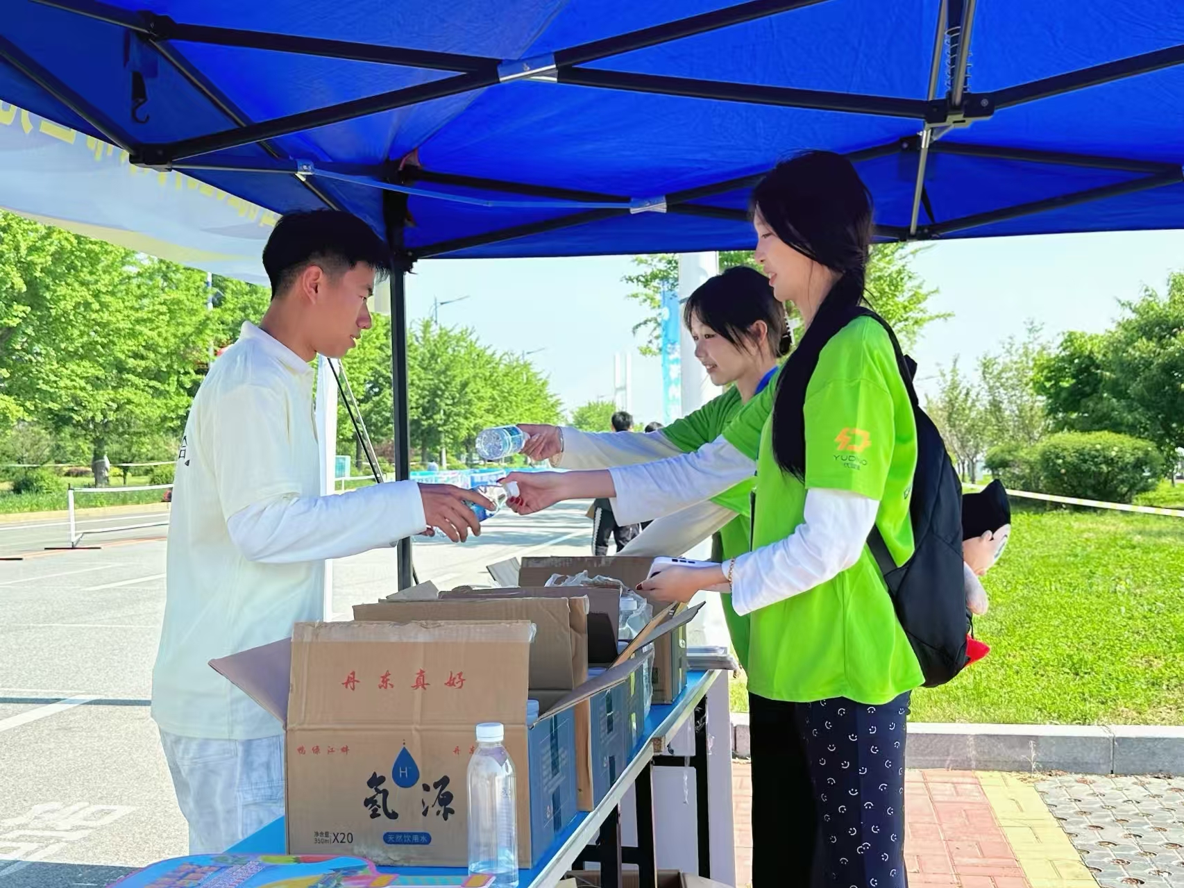 辽东学院510名大学生志愿者助力2025丹东市万人匹克球欢乐赛