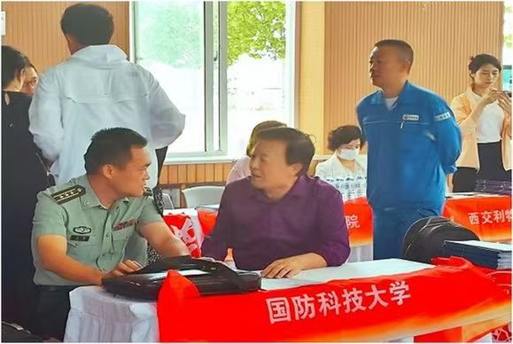 东北抗联后代促进会与盘锦蓝晶动漫艺术学校举办2025高招会