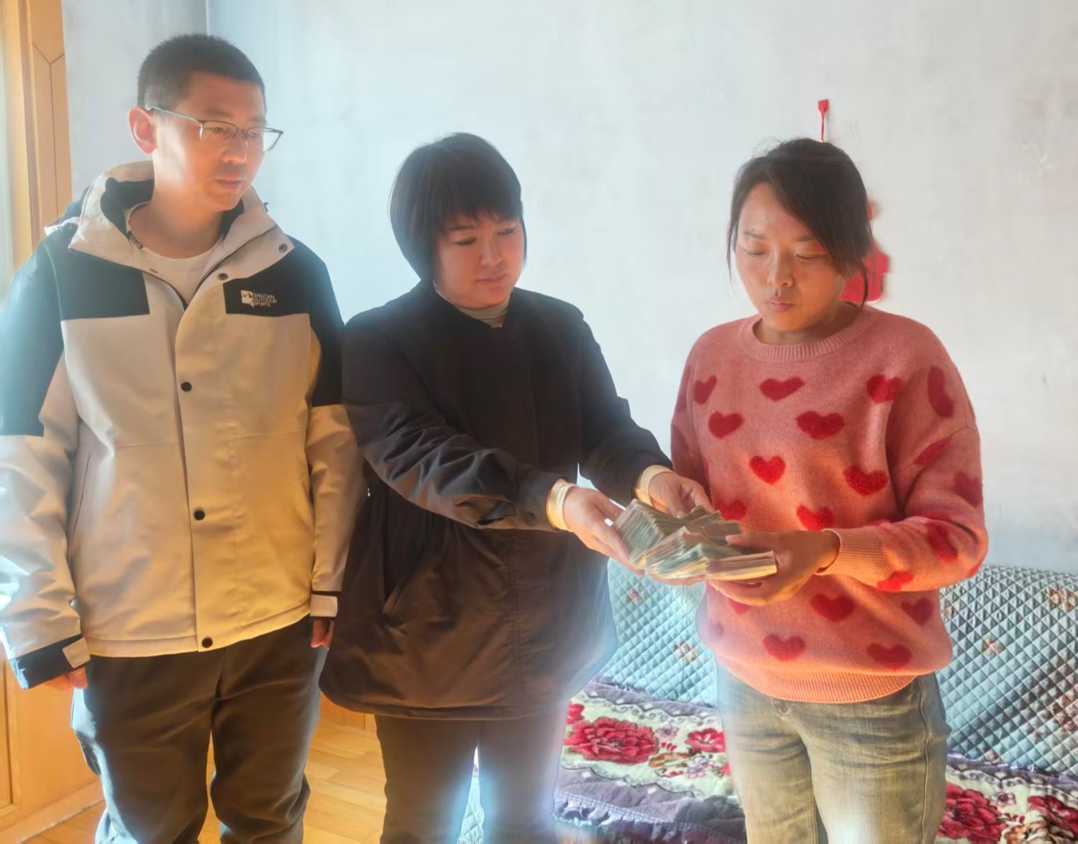 育见感恩与担当 盘锦弘毅中学为困难患病学子捐款彰显有温度的教育